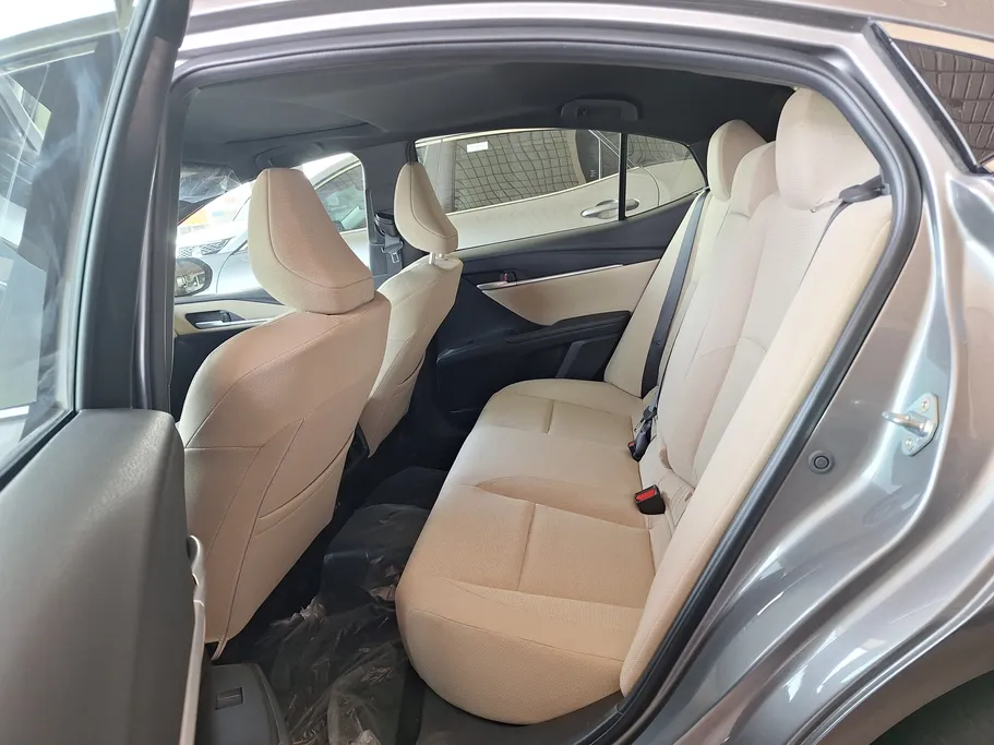 تويوتا كامري LE 2025 