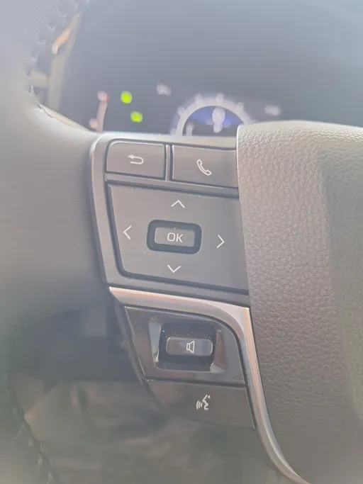 تويوتا كامري LE 2025 