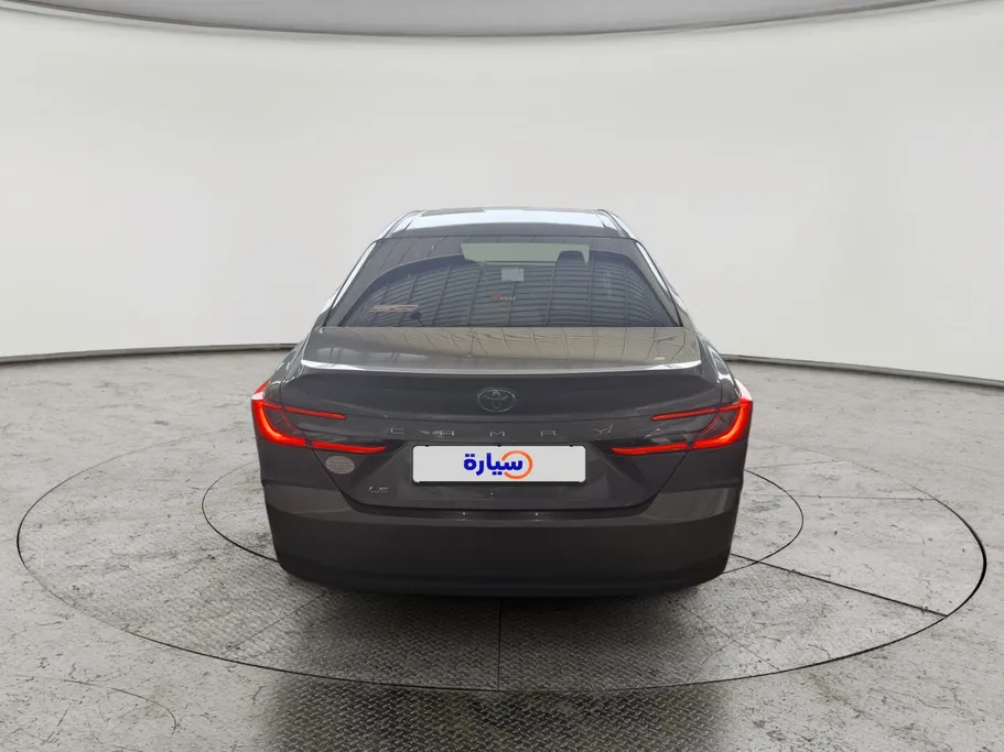 تويوتا كامري LE 2025 