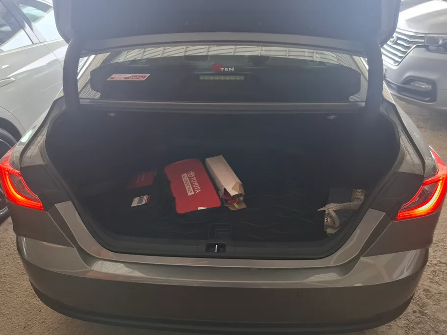 تويوتا كامري LE 2025 