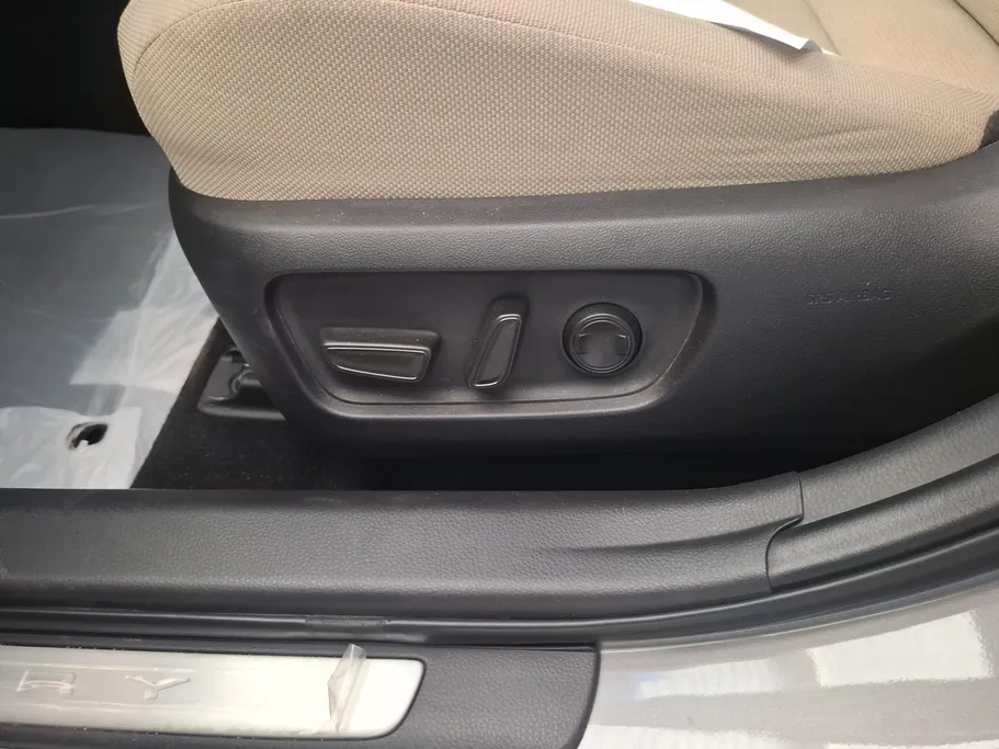 تويوتا كامري LE 2025 