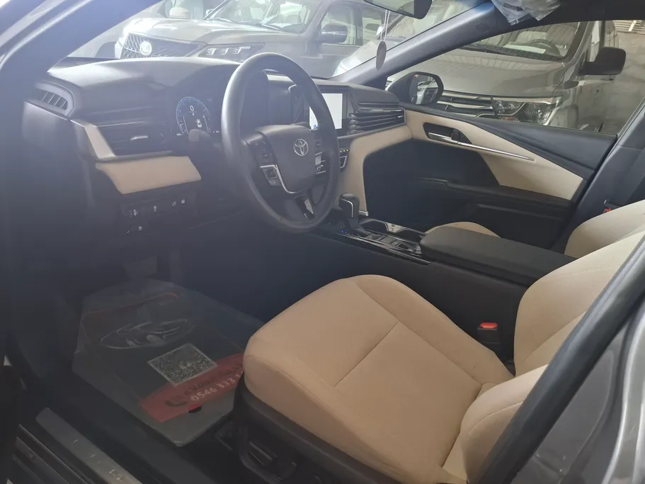 تويوتا كامري LE 2025 