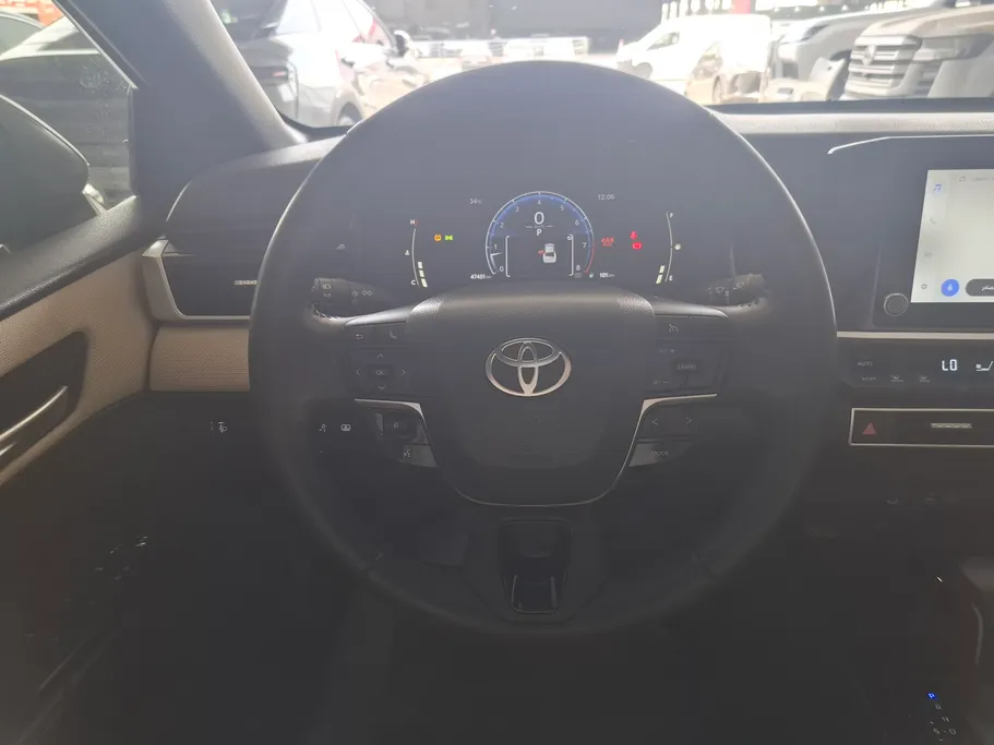 تويوتا كامري LE 2025 