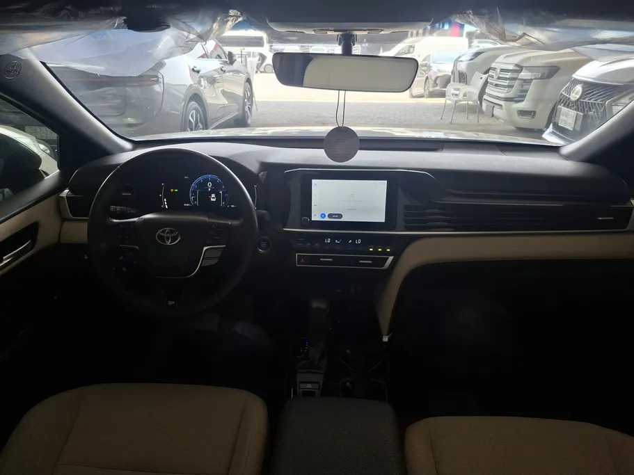 تويوتا كامري LE 2025 