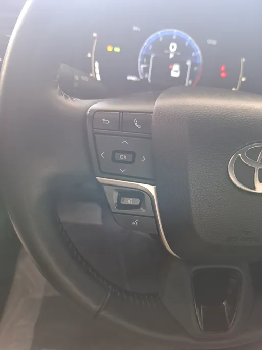 تويوتا كامري LE 2025 