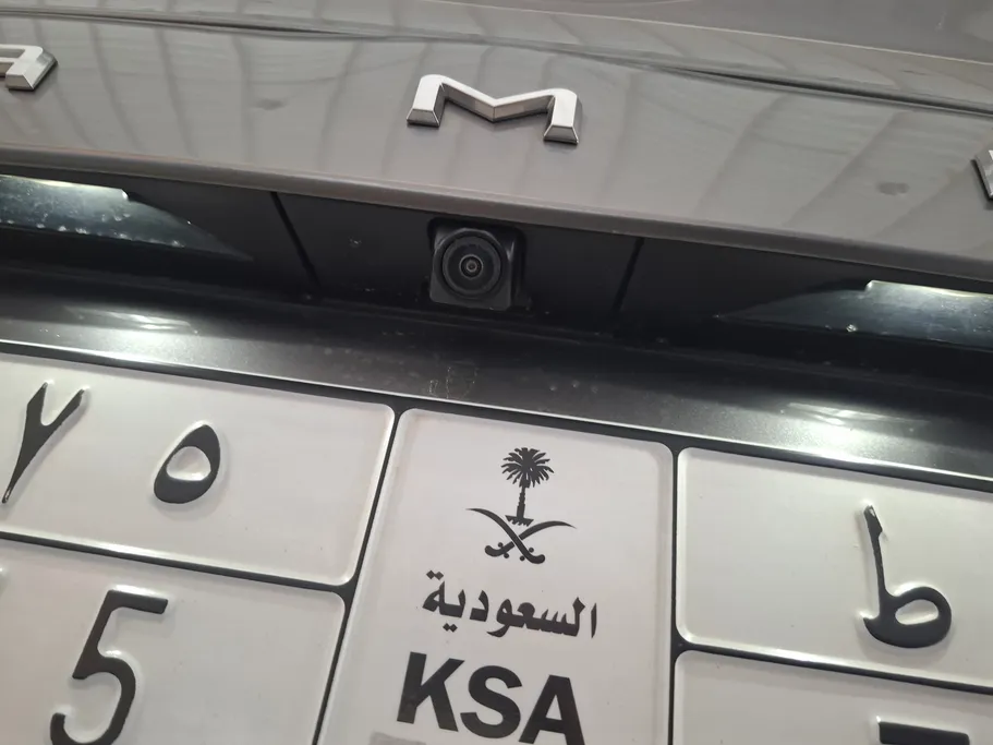 تويوتا كامري LE 2025 