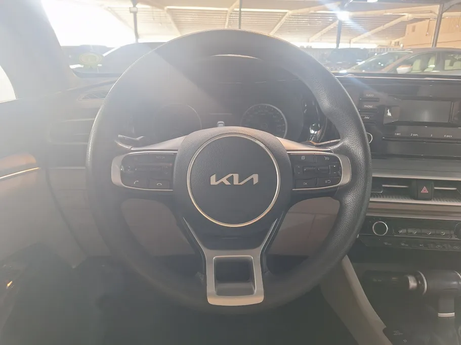 2022 Kia K5 LX 
