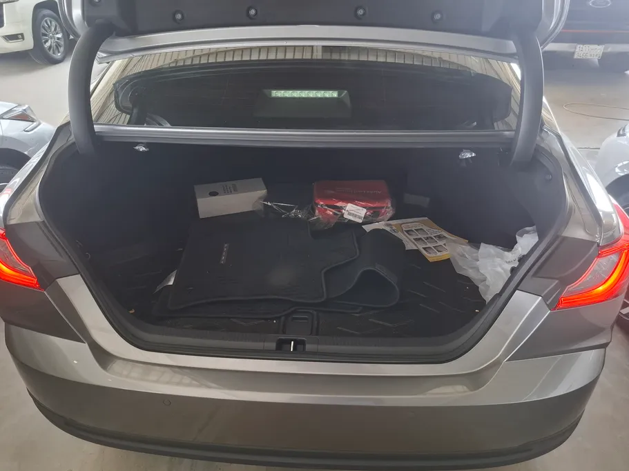 تويوتا كامري LE 2025 