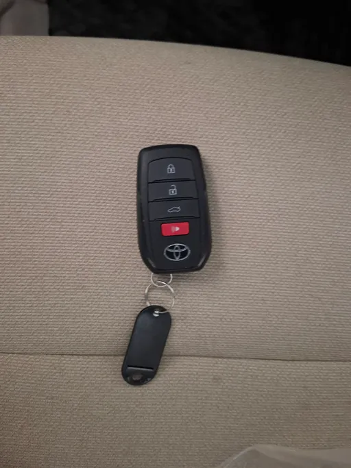 تويوتا كامري LE 2025 