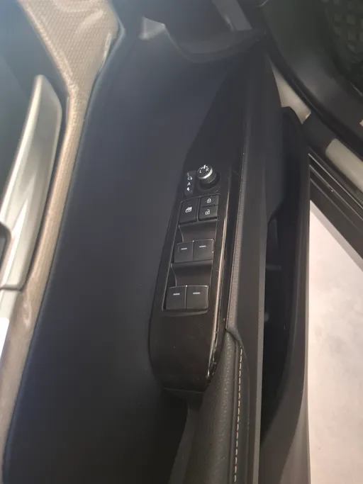 تويوتا كامري LE 2025 