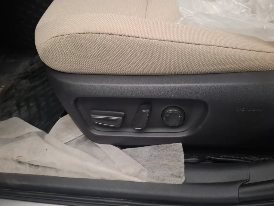 تويوتا كامري LE 2025 