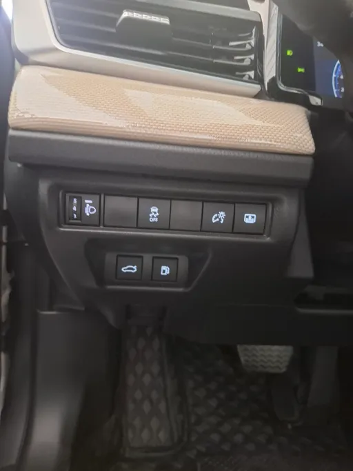 تويوتا كامري LE 2025 