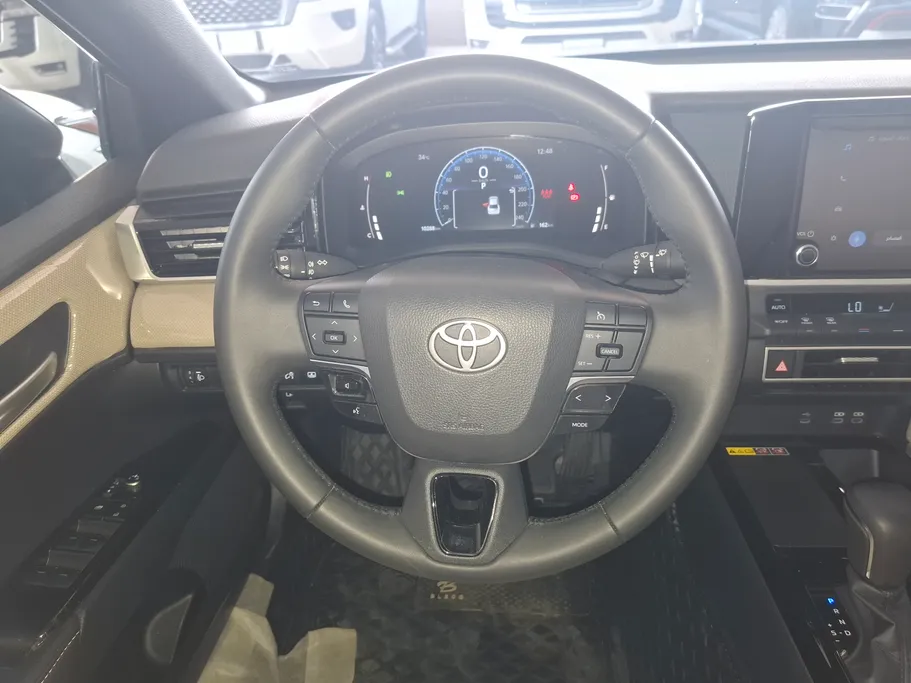 تويوتا كامري LE 2025 