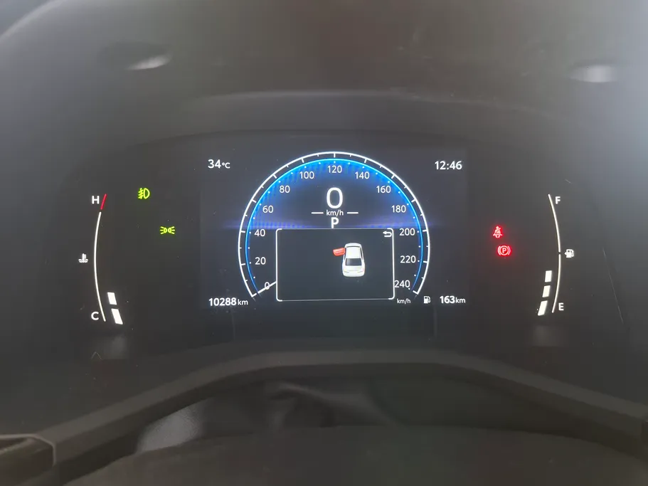 تويوتا كامري LE 2025 