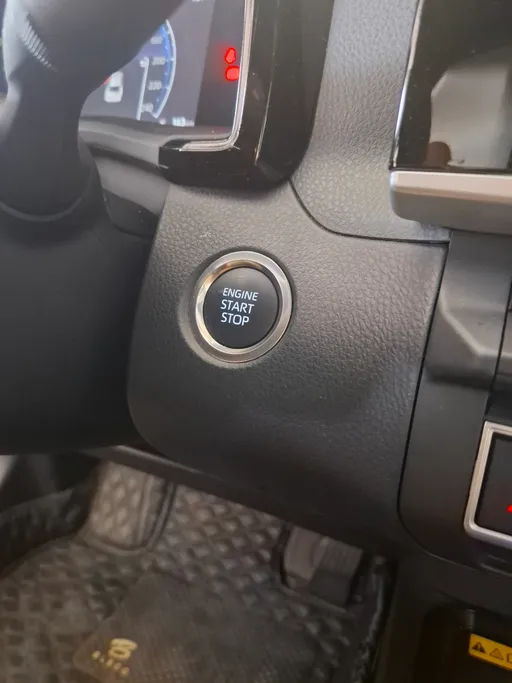 تويوتا كامري LE 2025 