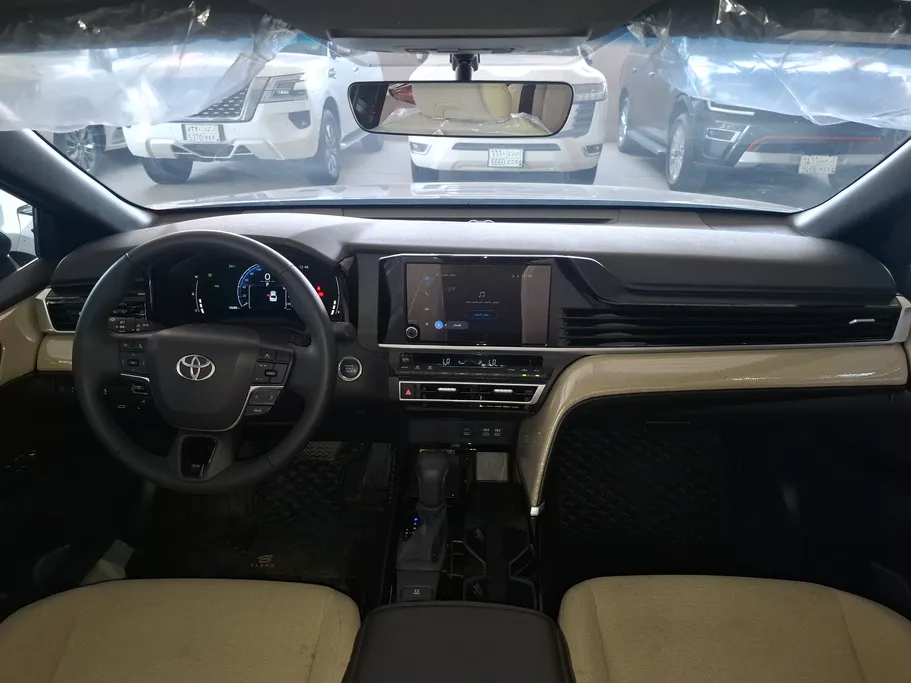 تويوتا كامري LE 2025 