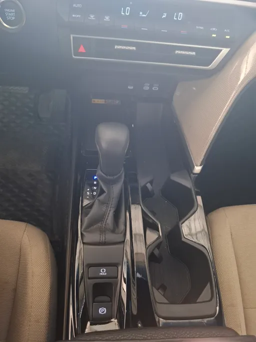 تويوتا كامري LE 2025 