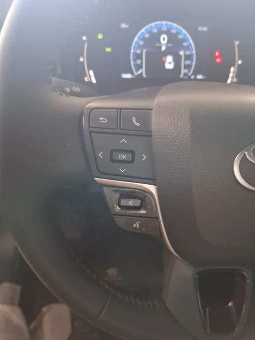 تويوتا كامري LE 2025 