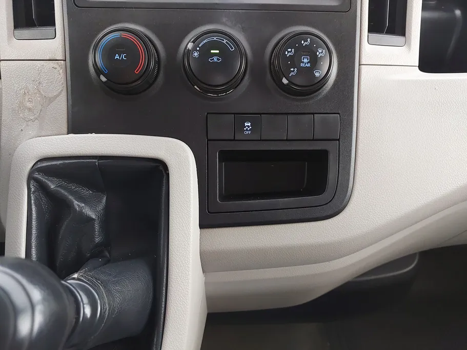 2021 Toyota Haice فان بضاعه 