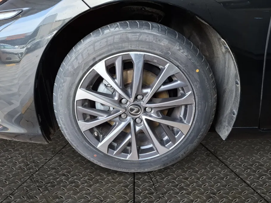 لكزس ES 300 H 2022 