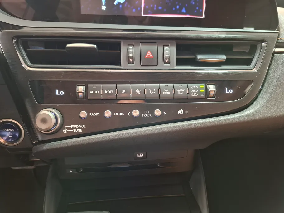 لكزس ES 300 H 2022 