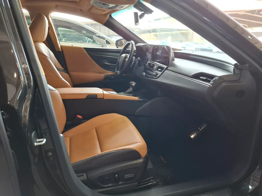 لكزس ES 300 H 2022 