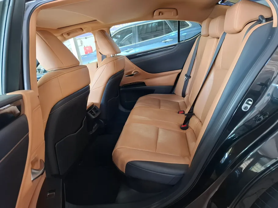 لكزس ES 300 H 2022 