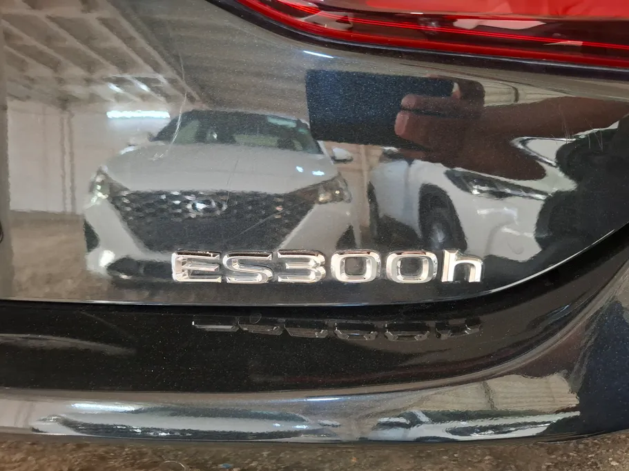 لكزس ES 300 H 2022 