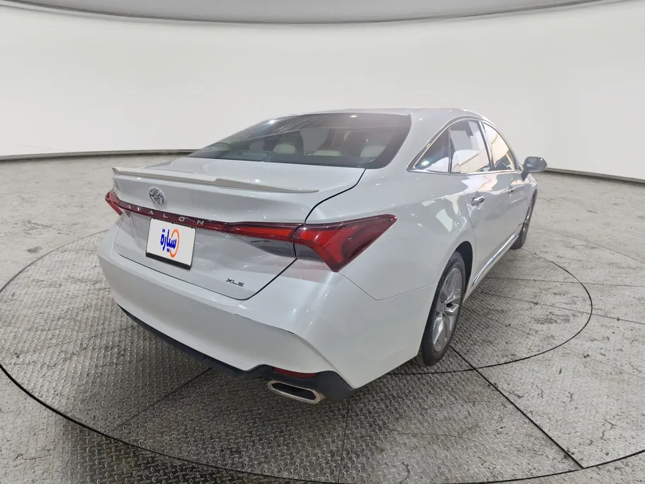 2022 Toyota Avalon XLE 