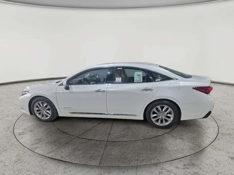 2022 Toyota Avalon XLE 