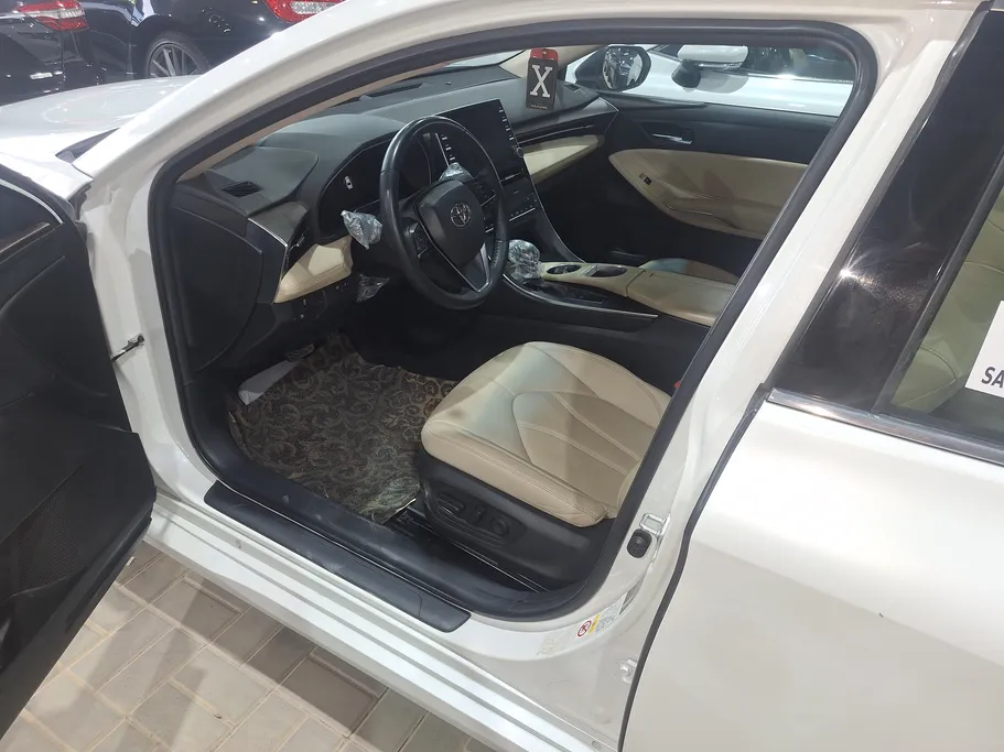 2022 Toyota Avalon XLE 