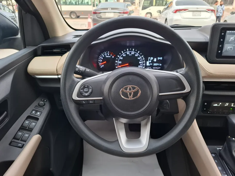 2024 Toyota Yaris  Y 