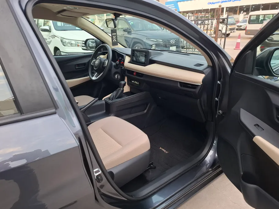 2024 Toyota Yaris  Y 