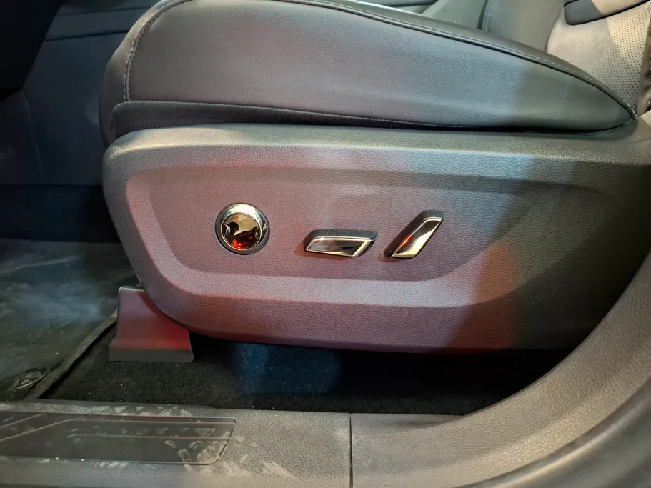 فورد تريتوري تيتانيوم 2023 