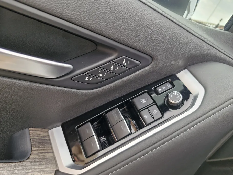 2023 Toyota Land Cruiser VXS 