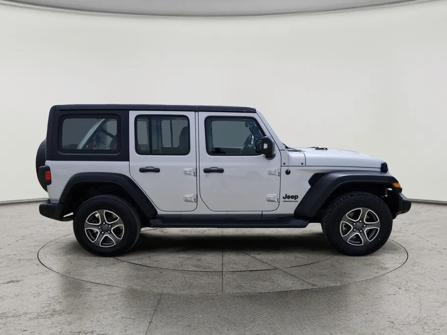 2023 Jeep Wrangler Sahara 
