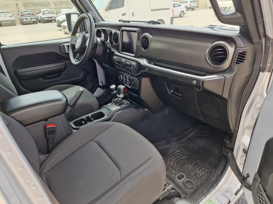 2023 Jeep Wrangler Sahara 