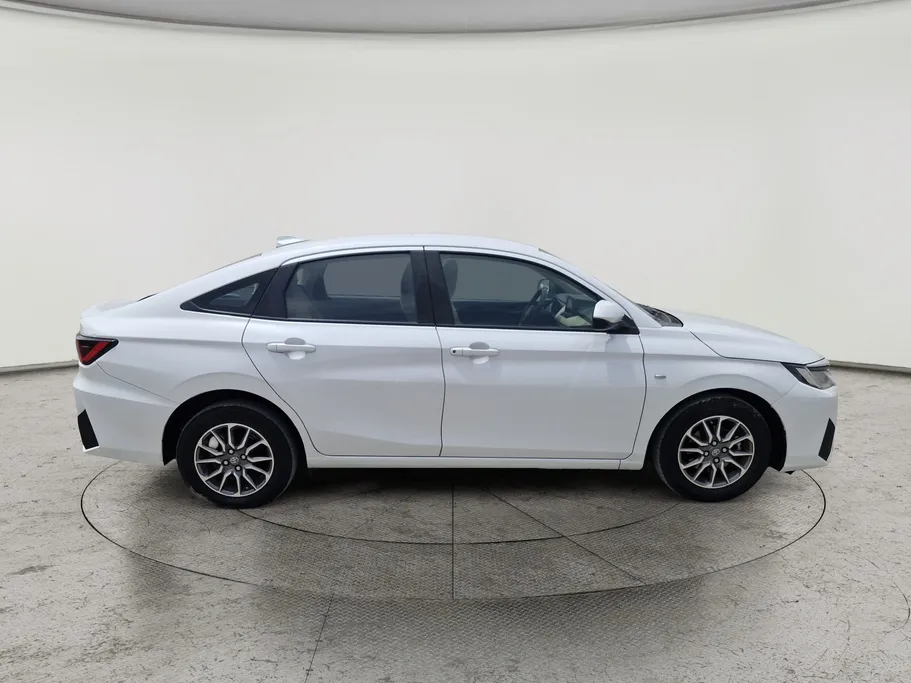 2023 Toyota Yaris  Y 