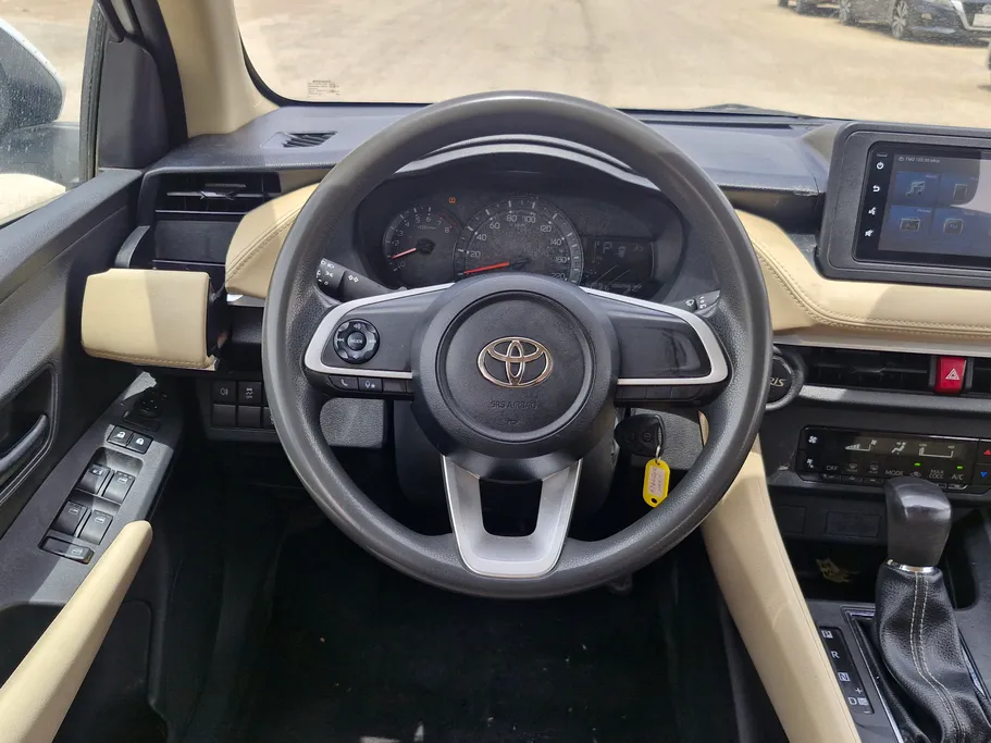 2023 Toyota Yaris  Y 