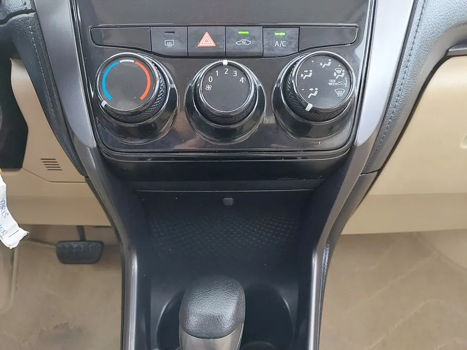 2022 Toyota Yaris  Y 