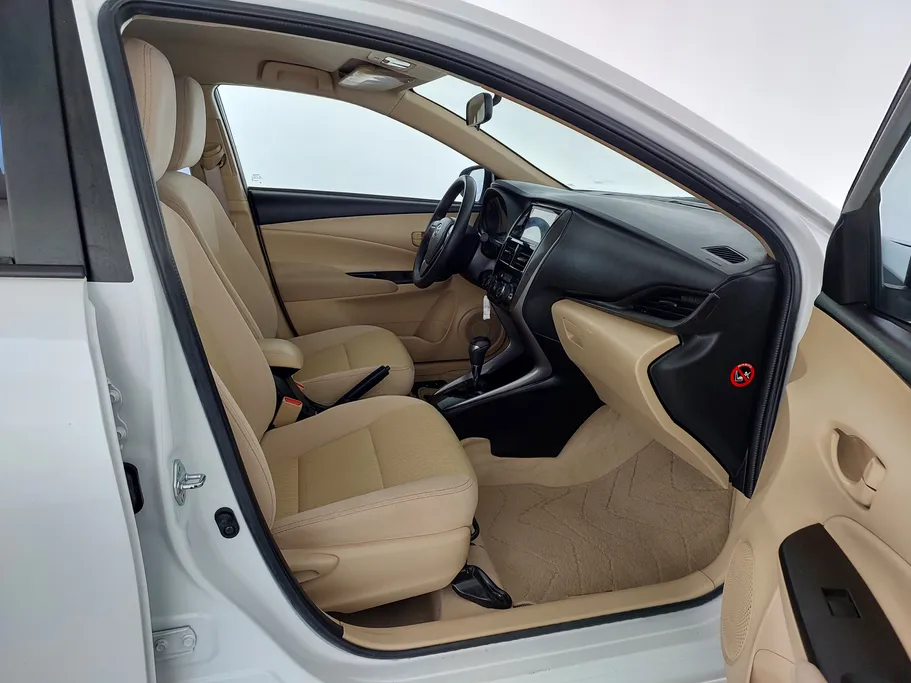 2022 Toyota Yaris  Y 