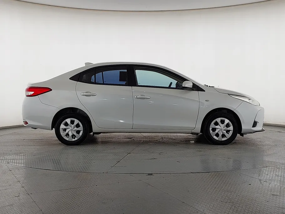 2022 Toyota Yaris  Y 