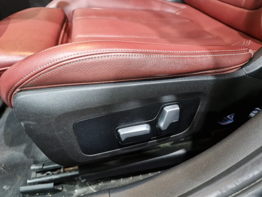 2023 BMW 3 Series 320i  