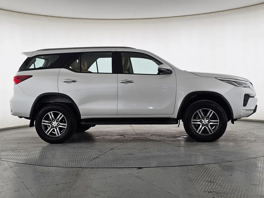 تويوتا فورتشنر VX 2023 