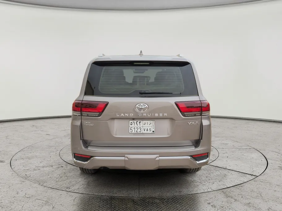 2025 Toyota Land Cruiser VXR 