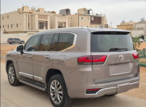 2025 Toyota Land Cruiser VXR 