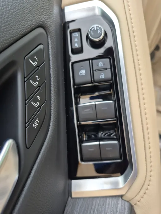 2025 Toyota Land Cruiser VXR 