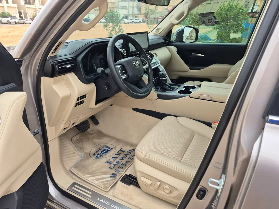 2025 Toyota Land Cruiser VXR 