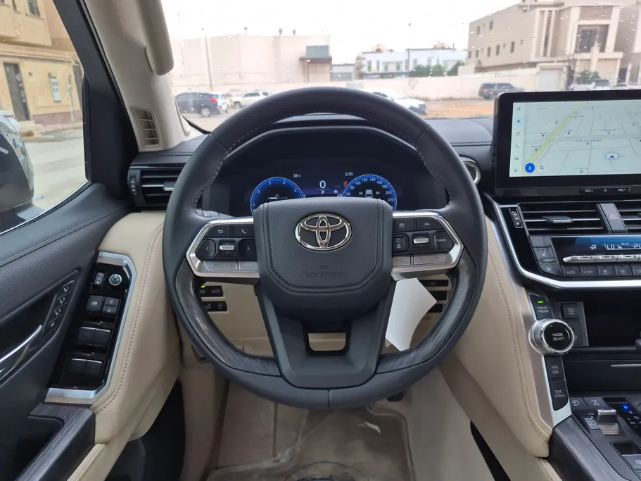 2025 Toyota Land Cruiser VXR 