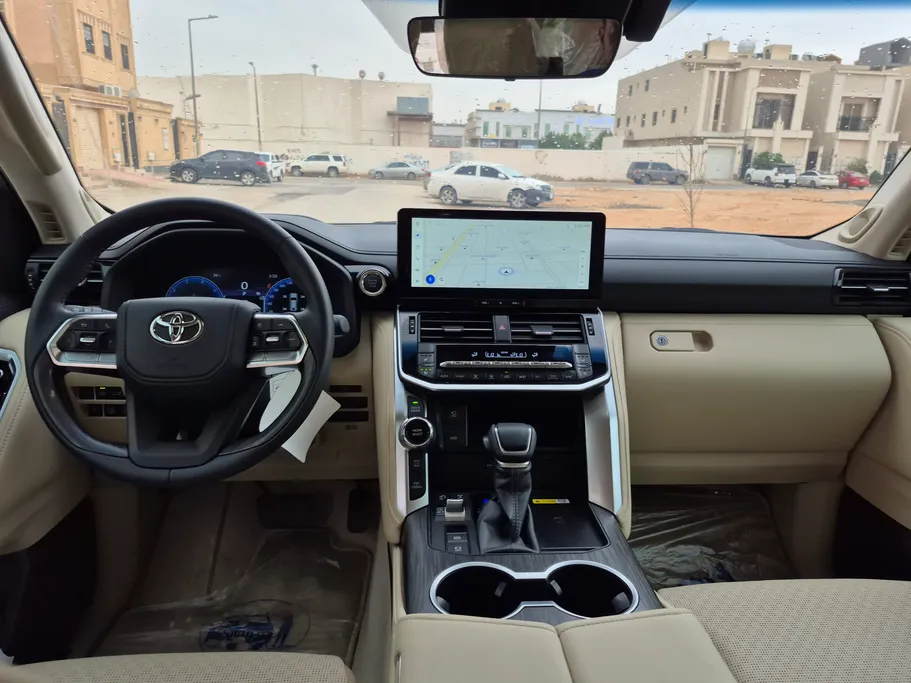 2025 Toyota Land Cruiser VXR 